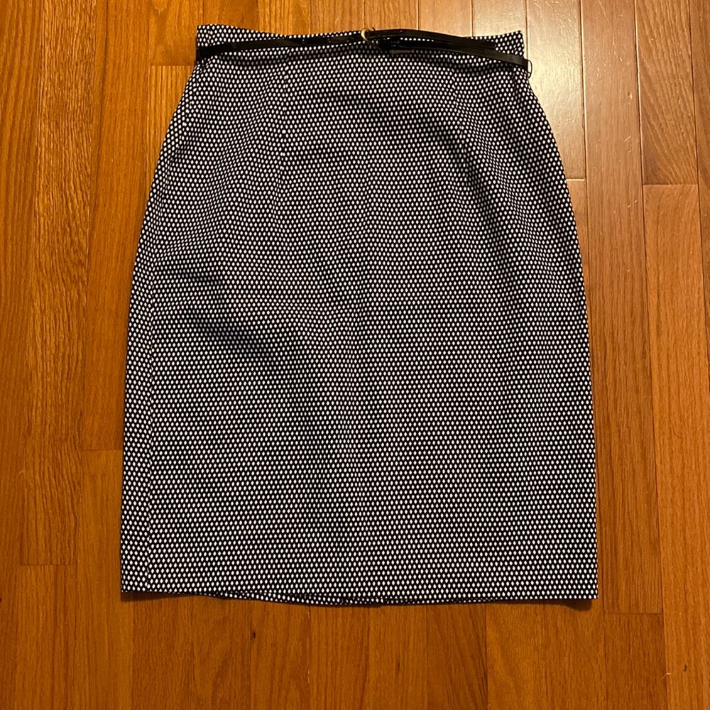 NWOT - Worthington Black and White Pencil Skirt - Size 4